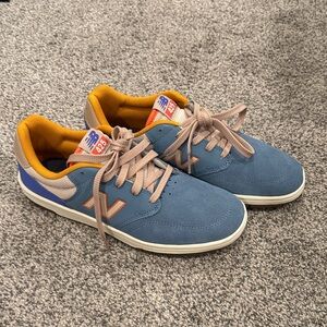 NWOT New Balance 425 blue cream 7m/8.5W